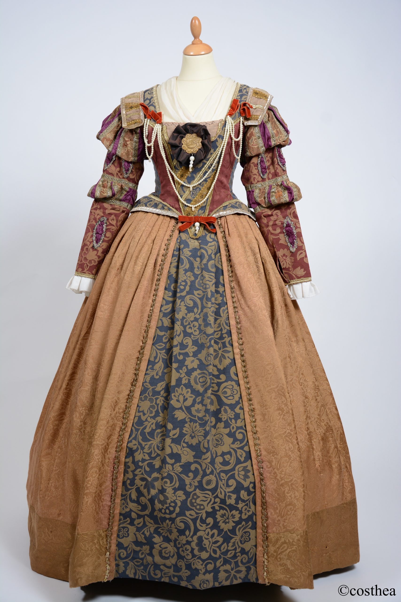 Robe renaissance pour le theâtre.