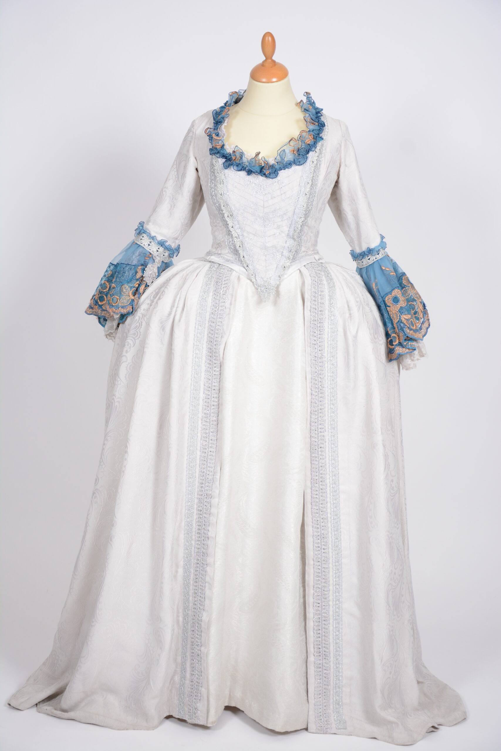 Robe XVII